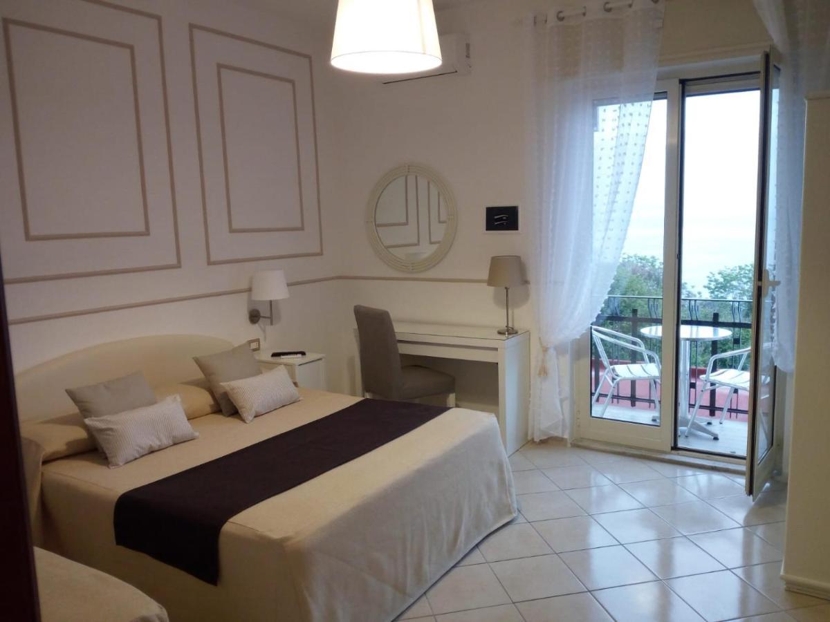 Mini Hotel - Angolo Di Paradiso - Pozzuoli Exterior photo